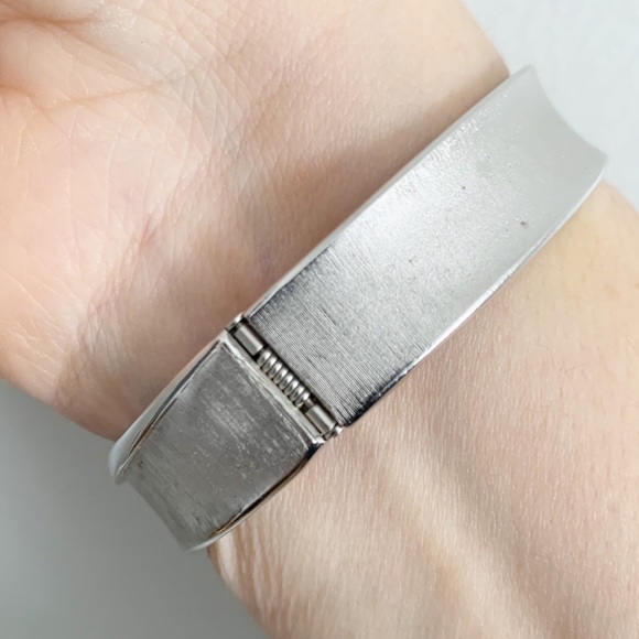 TRIFARI Vintage Cuff Bangle Bracelet - Picture 3 of 8